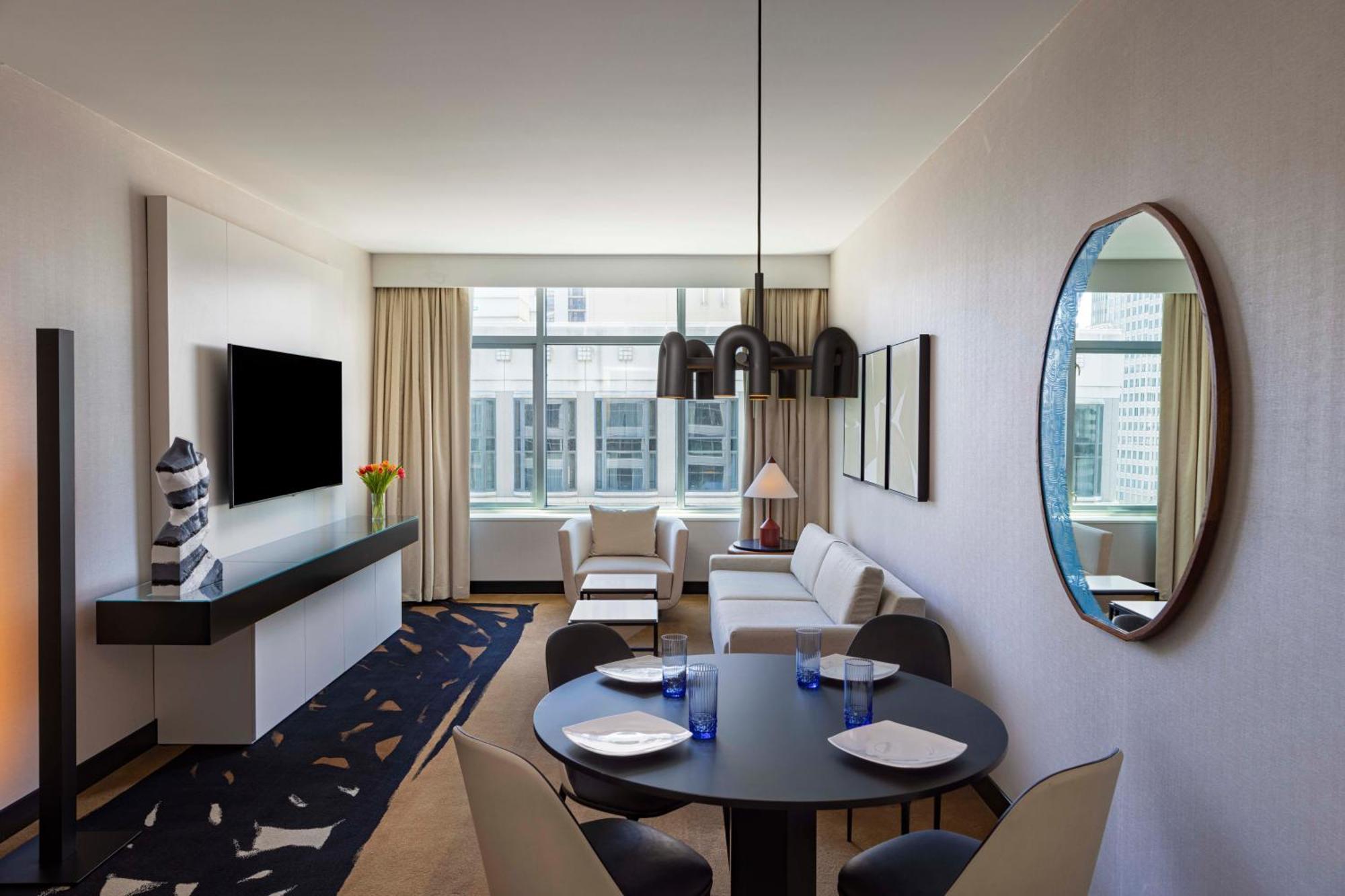 Thewit Chicago, A Hilton Hotel Bagian luar foto